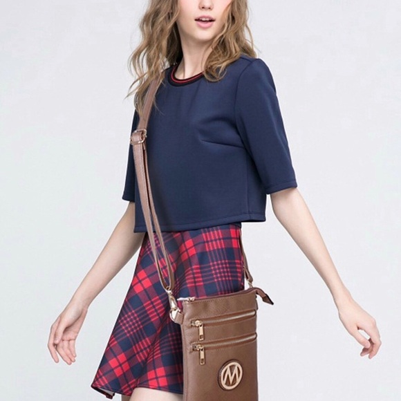 Fuschia Mia K Farrow Crossbody Bag - Picture 4 of 5